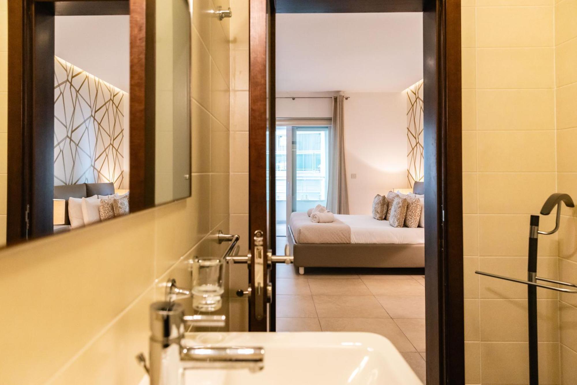 Luxury Seafront 3Br With Pool By Arcobnb Sliema Eksteriør bilde